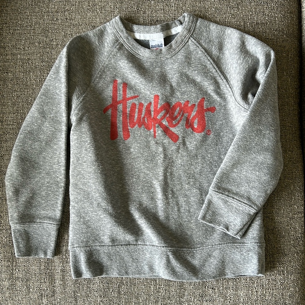 Girls gray Nebraska Huskers sweatshirt. Size 6.
